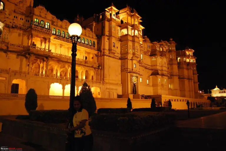 udaipur tourist places at night