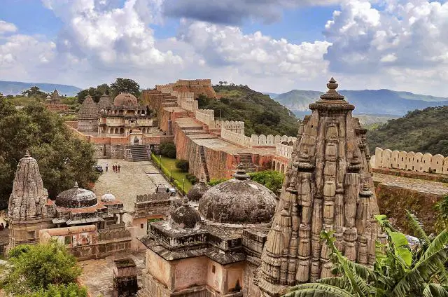 kumbhalgarh fort temples